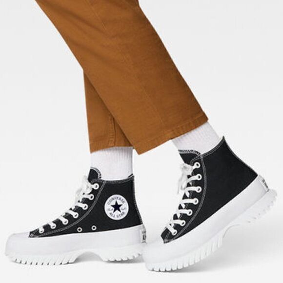 Converse Chuck Taylor All Star Lugged Hi-Top 2.0 Shoes in Black/White Canvas - Picture 11 of 11